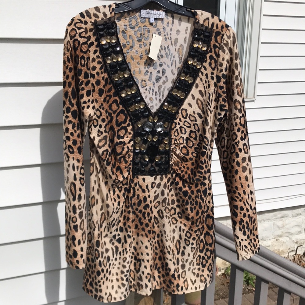 Mesmerize Top Size M in Leopard Print NWT